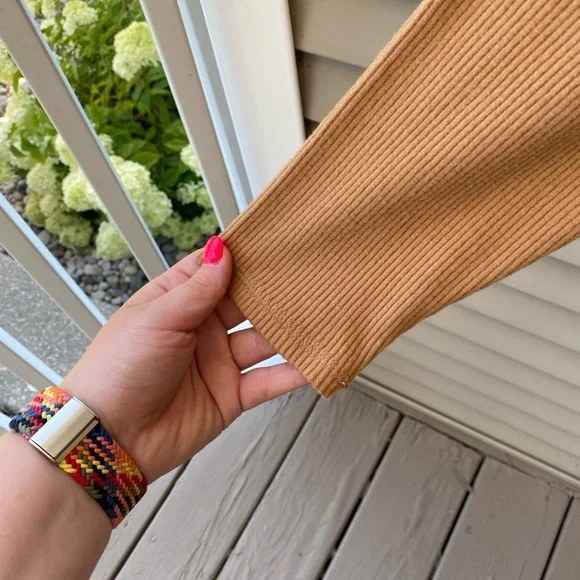 BNWT Old Navy Women's Long Sleeve Ribbed Tee - Tan - Picture 5 of 8